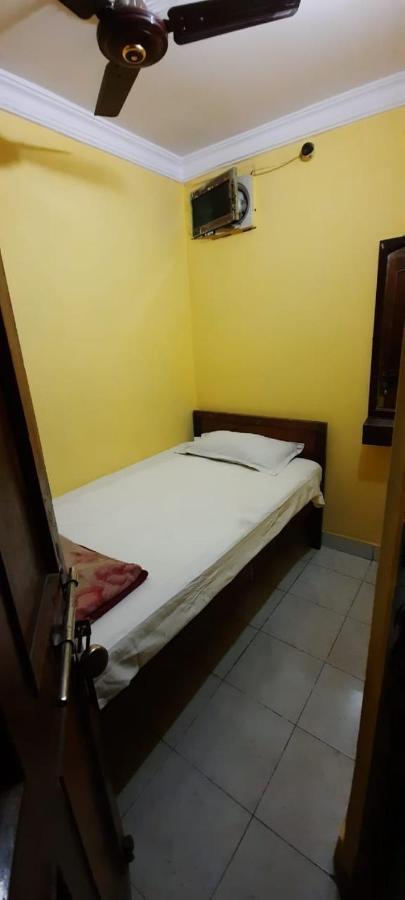 Khaja Habib Hotel Calcutta Buitenkant foto